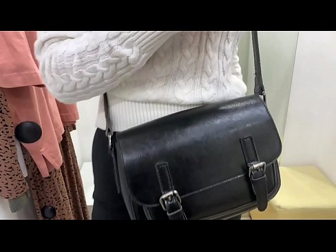 ❤️ Masturbasi umum tina jalang ngora FeralBerry sareng dildo di kamar pas ❤ porno dina su.tradewin.top ️❤